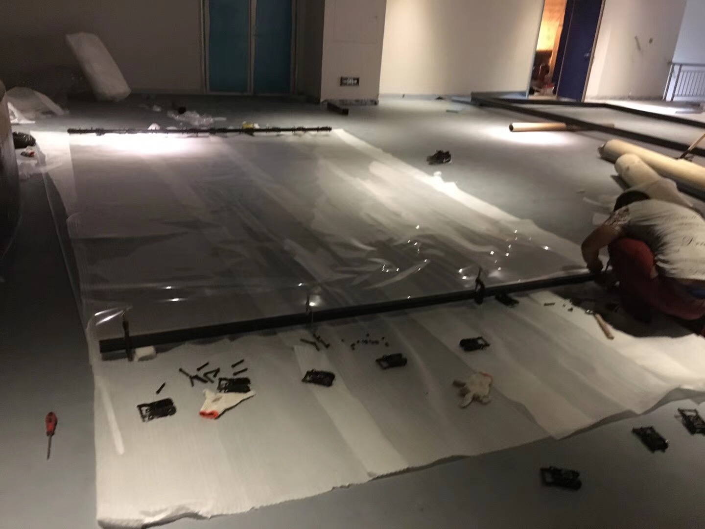 Folha espelhada hologr&aacute;fica